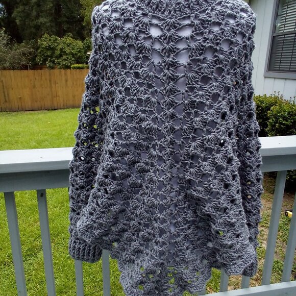 Hand Crafted Poncho w/sleeves size One-size, Color gray. - Picture 2 of 5